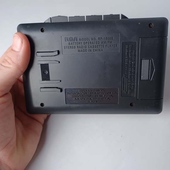 RCA radio & Cassette Player - Picture 4 of 12